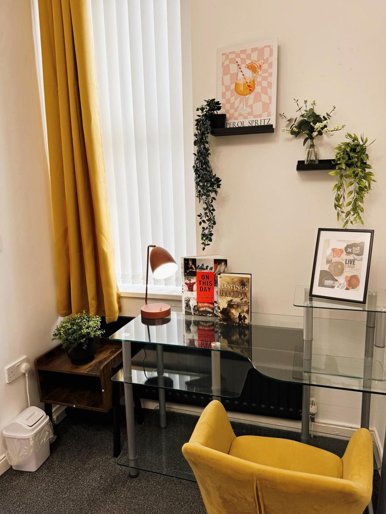 A&A Luxury Stay Rosedale St - Chic, Modern, City Centre, Neon Decor Съндърланд Екстериор снимка