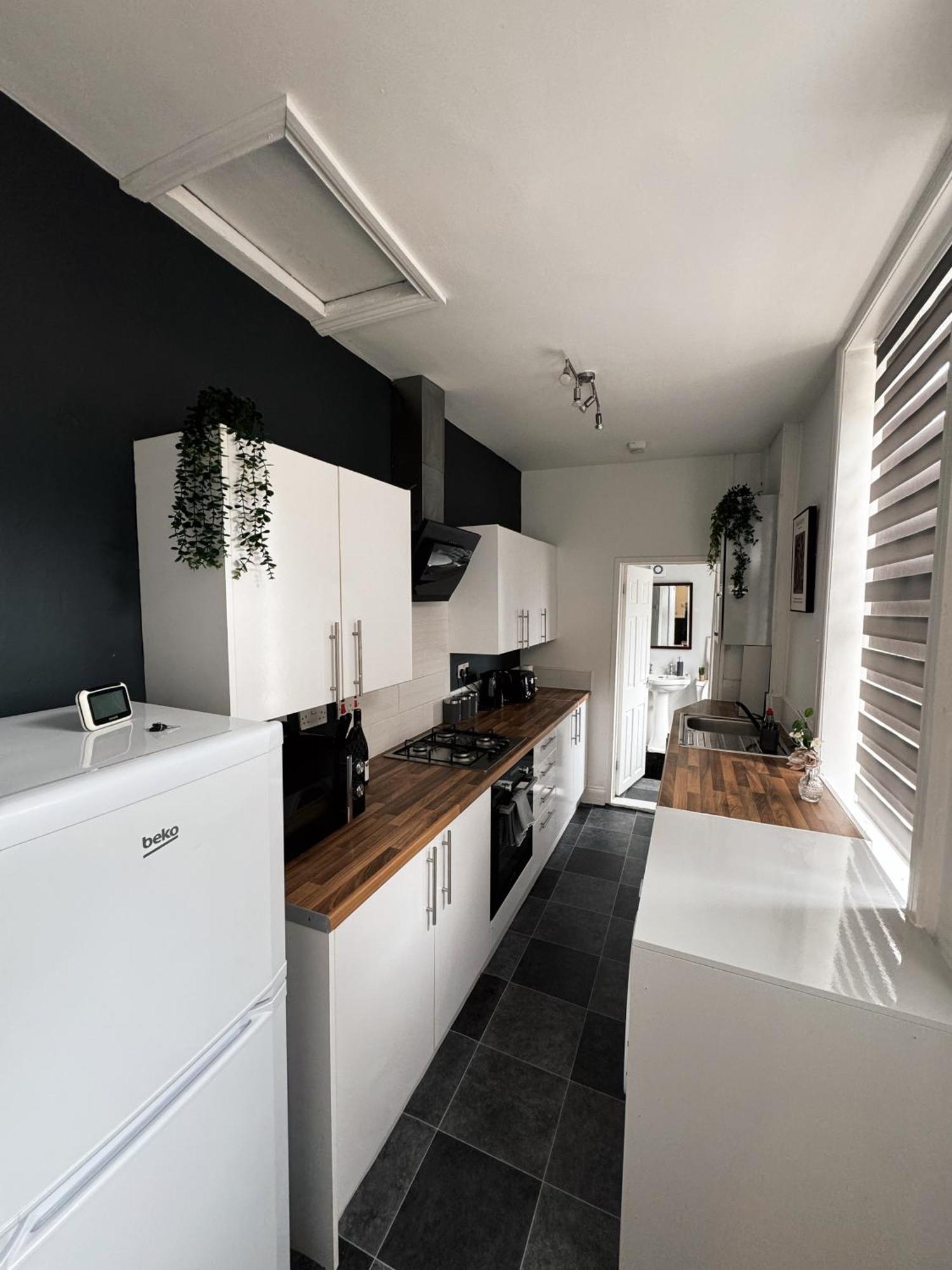 A&A Luxury Stay Rosedale St - Chic, Modern, City Centre, Neon Decor Съндърланд Екстериор снимка